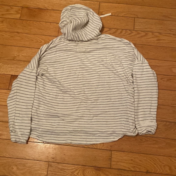 O’Neil striped sweater size M like new - Picture 2 of 3
